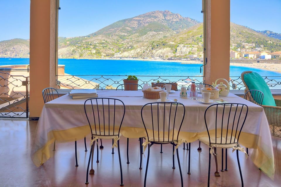 Activities, Balcony / Terrace / Patio, Building Exterior, Facilities, Garden, Kitchen, Main Entrance, Spring, Summer