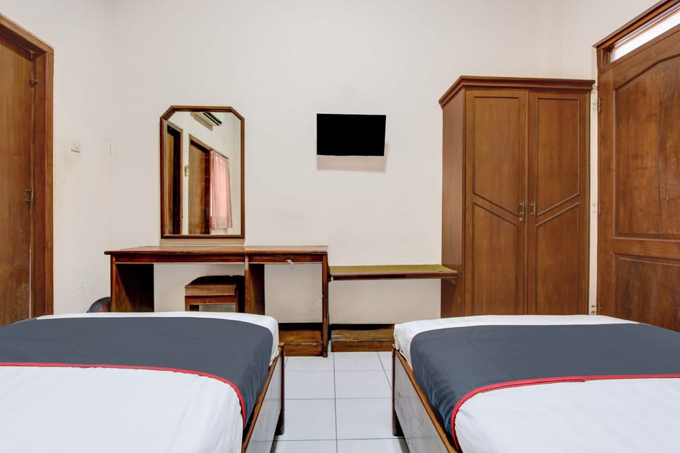 Standard Twin Room | Desk, free WiFi, bed sheets