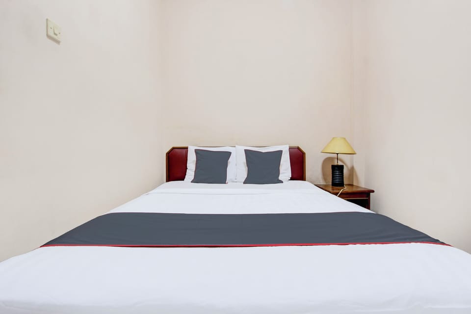 Standard Double Room | Desk, free WiFi, bed sheets