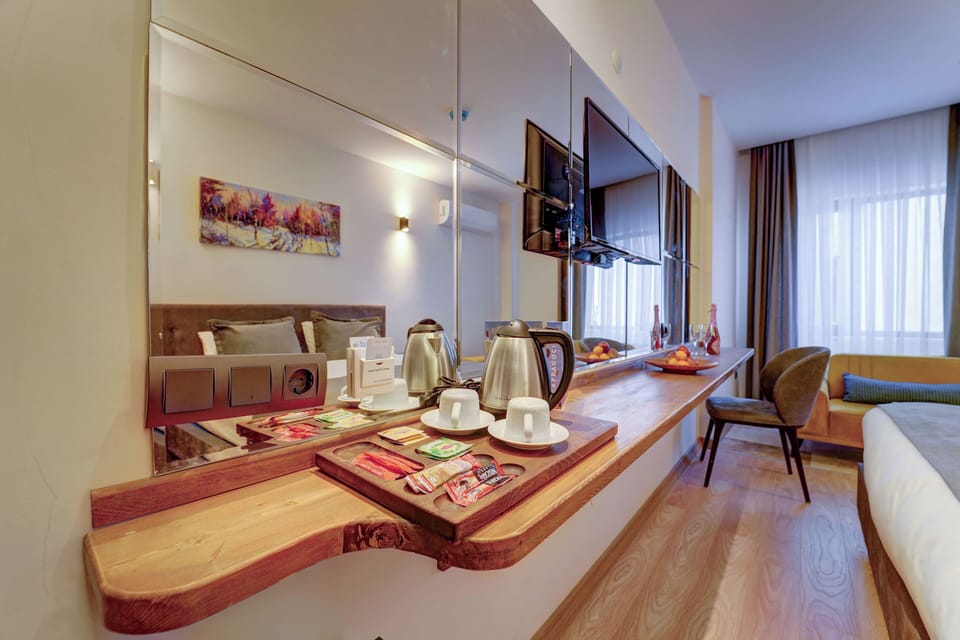 Luxury Room | Minibar, desk, laptop workspace, free cribs/infant beds