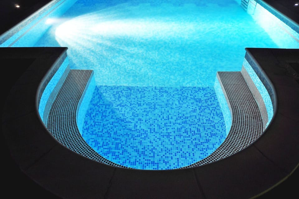 Apartment, 1 Bedroom, Accessible, Smoking | Pool | Outdoor pool