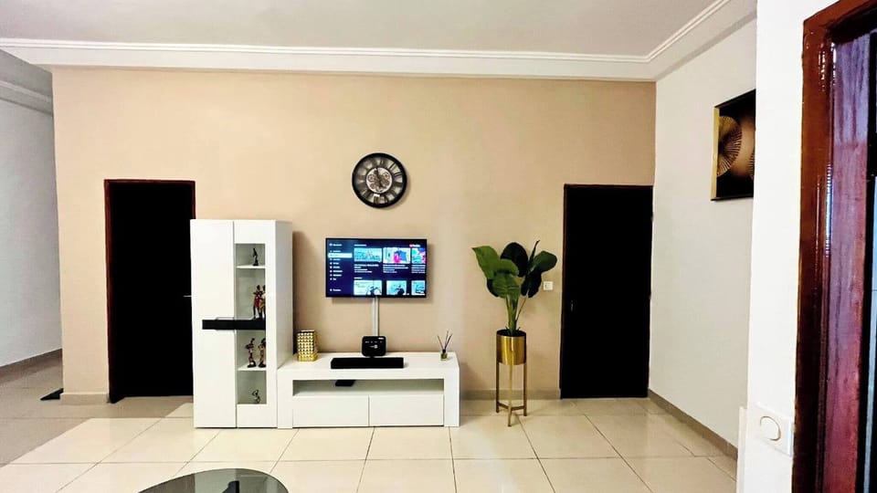 Apartment, 1 Bedroom, Balcony | Living room
