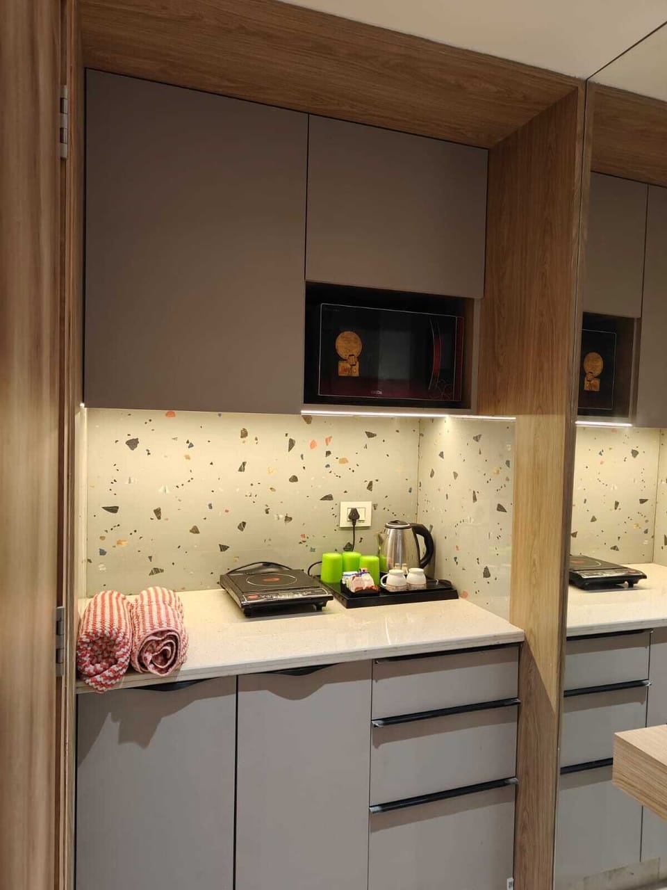 Family Vacation Suite | Private kitchen | Shared fridge, microwave