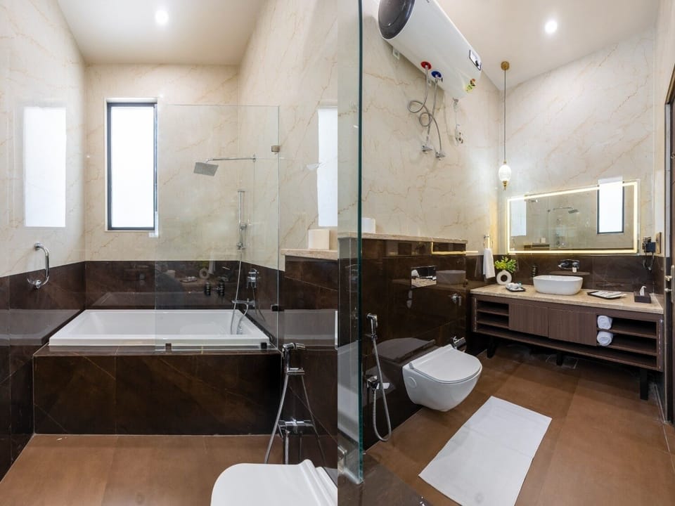 Premium Room with Bathtub and Garden View | Bathroom | Free toiletries, hair dryer, slippers, bidet