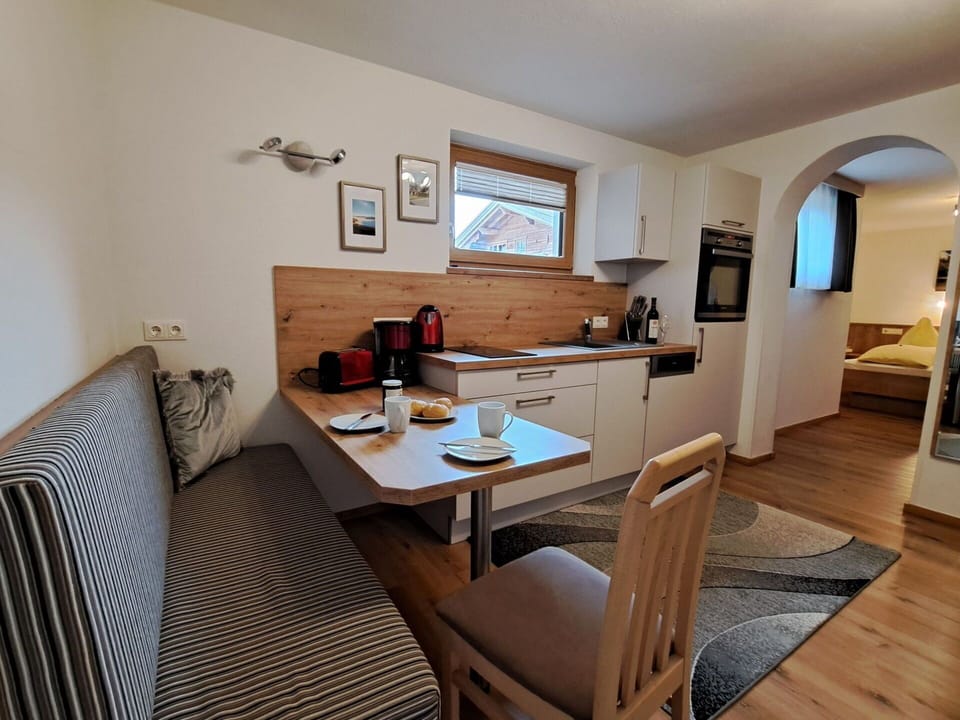 Wood, Furniture, Home, Apartment, Cottage, Wood Stain, Hardwood, Chair, Houseplant, Hotel