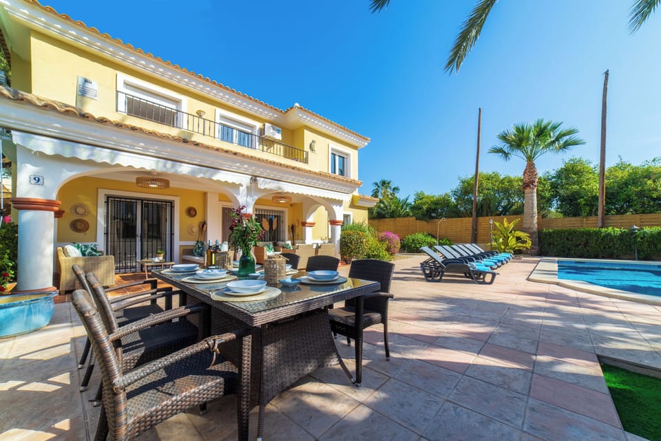 Pure five star luxury, spacious, lots of places to relax, dine, entertain