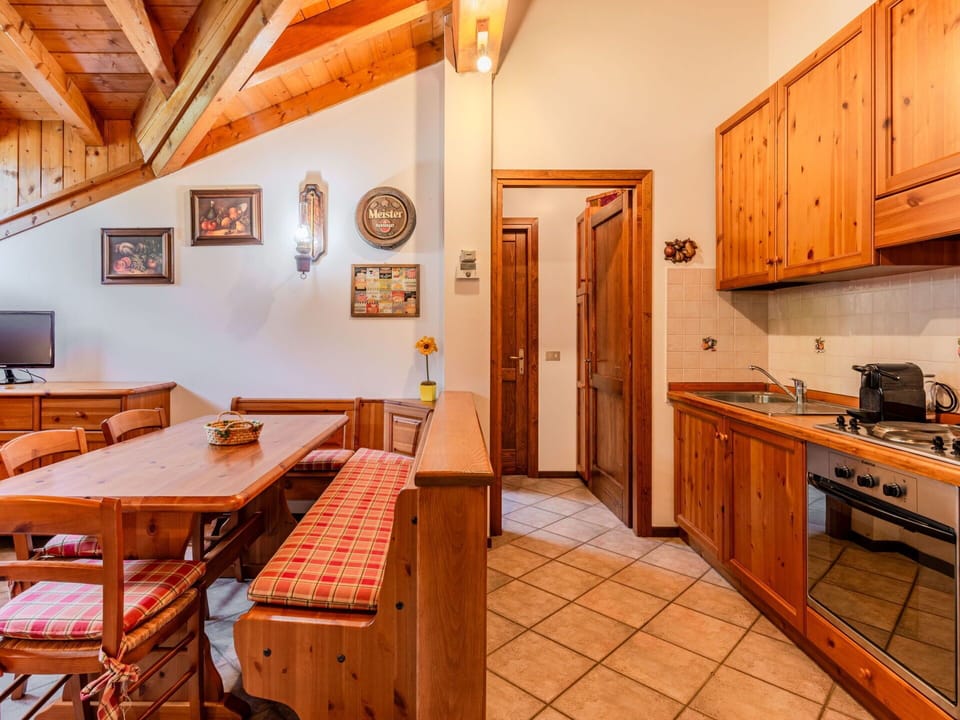 Mountain Range, Cottage, Valley, Hardwood, Log Cabin, Alps, Wood Stain, Mountain Village, Glacial Landform, Lumber