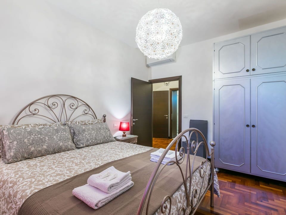 Bed, Bedroom, Bed Sheet, Interior Design, Bedding, Furniture, Room, Floor, Linens, Ceiling