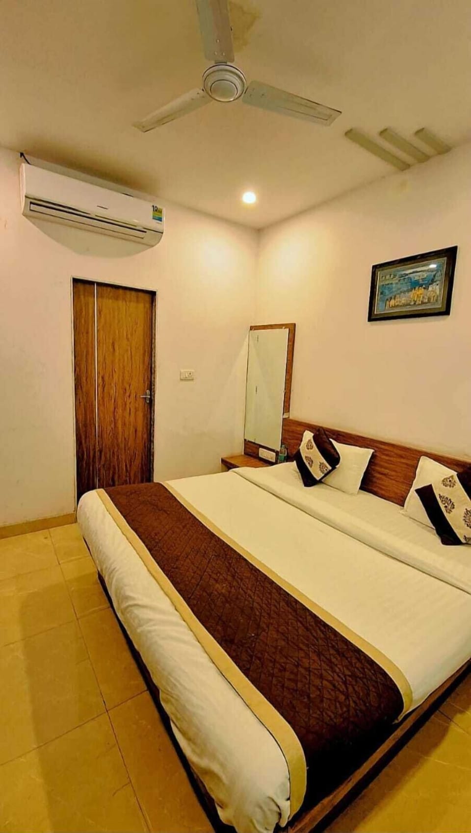 Deluxe Double Room, City View | Laptop workspace, blackout drapes, free WiFi