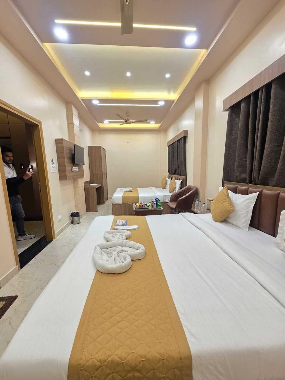 Deluxe Room | Desk, free WiFi