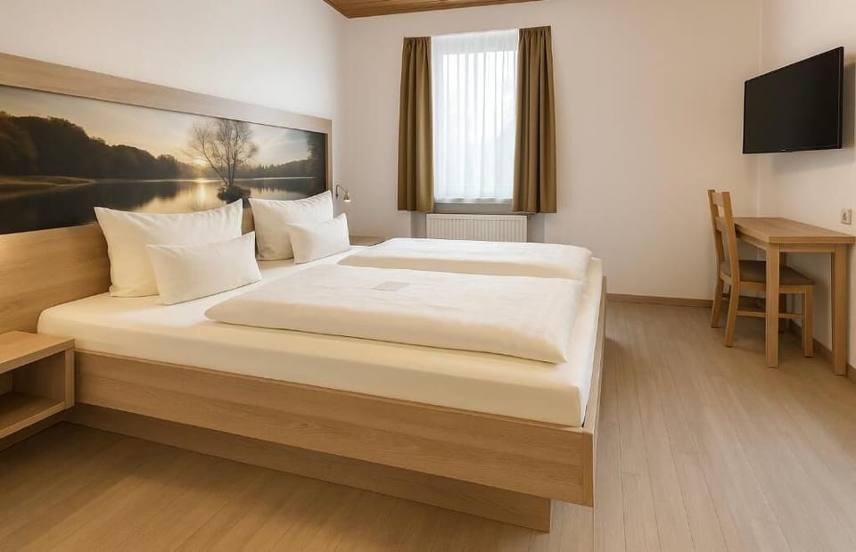 Comfort Double Room | Rollaway beds, free WiFi, bed sheets