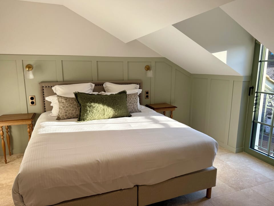 Superior Double Room | In-room safe, soundproofing, WiFi (free)