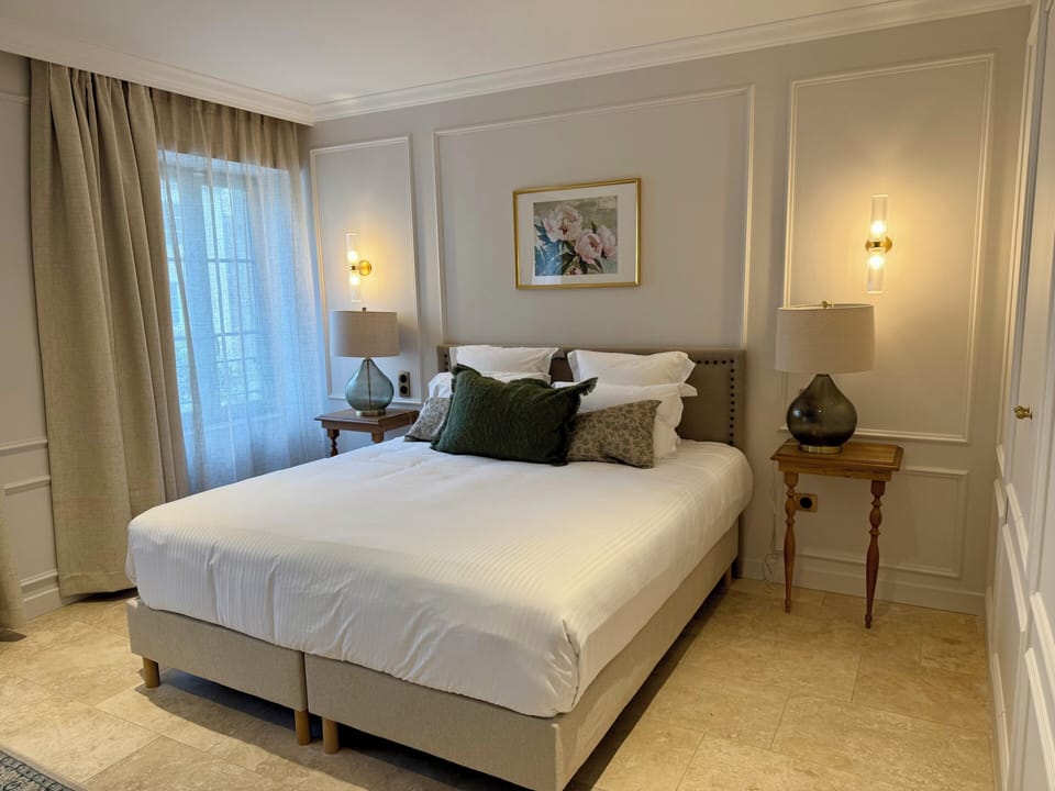 Deluxe Double Room | In-room safe, soundproofing, WiFi (free)