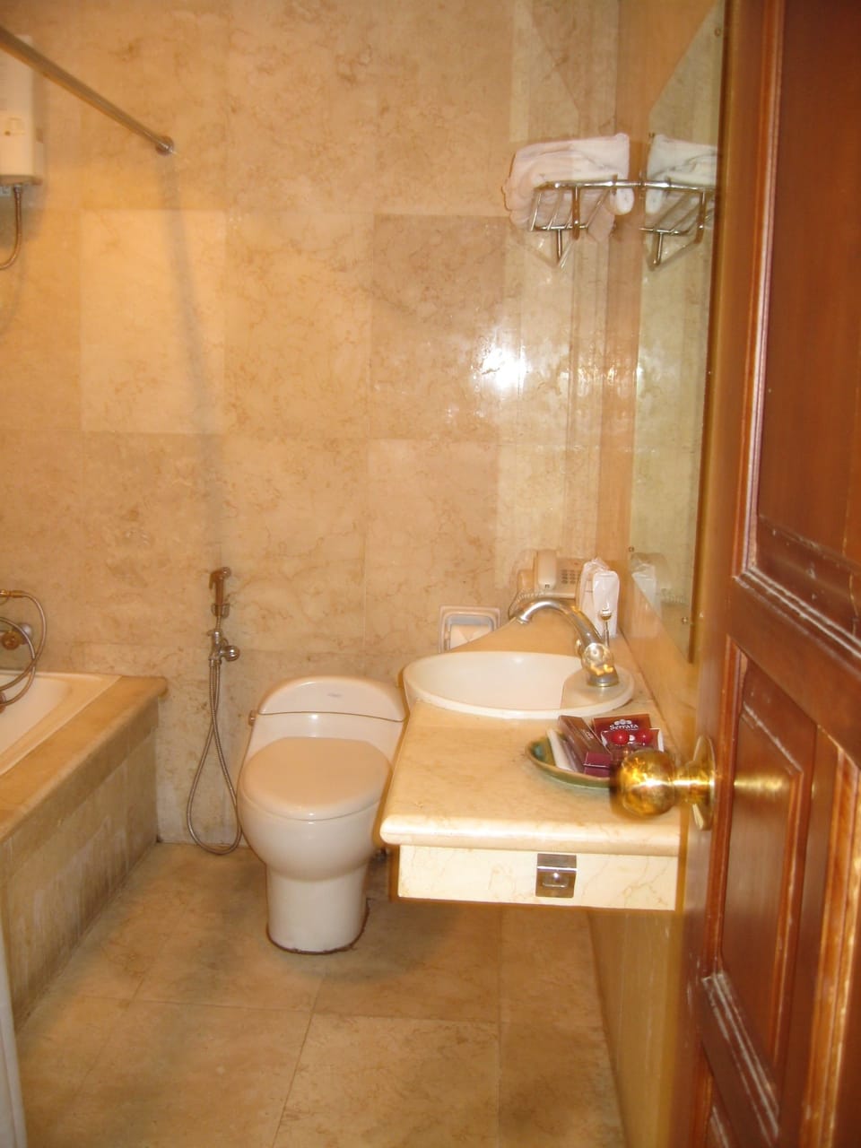 Deluxe Double Room | Bathroom | Combined shower/tub, free toiletries, hair dryer, bathrobes