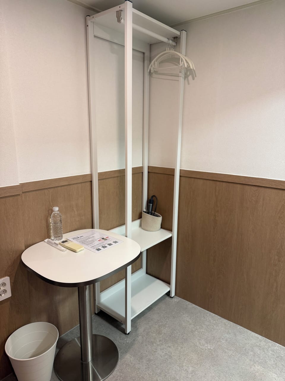 Basic Single Room (non-Korean nationals only) | Laptop workspace, free WiFi