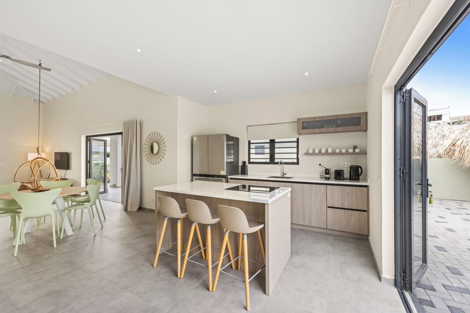 Oven, dishwasher, electric kettle, cookware/dishes/utensils