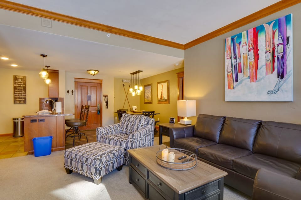 Furniture, Indoors, Living Room, Couch, Lamp