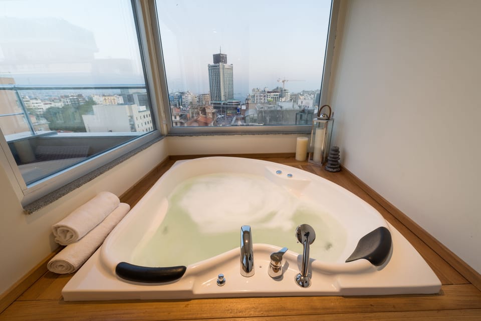 Jetted tub