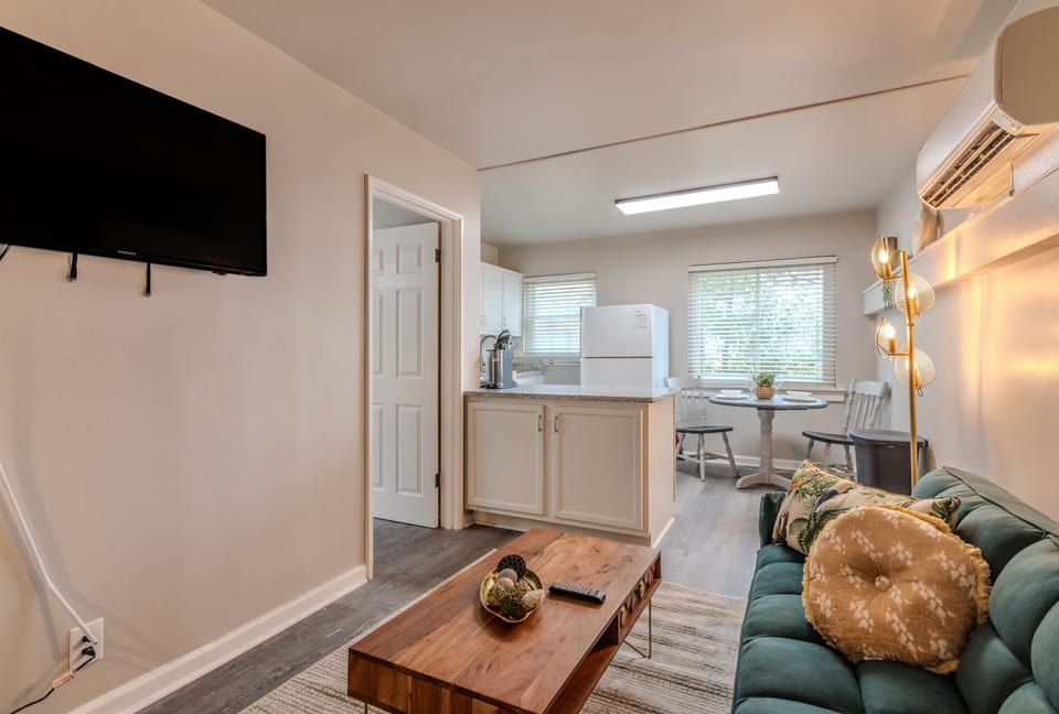 From streaming to snacking, this space is made for laid-back living and easy dining. → Message us now and make this your next home away from home!