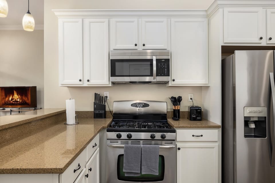 Experience the convenience of a fully equipped kitchen, complete with a stove, oven, and a selection of pots and pans for all your culinary adventures.