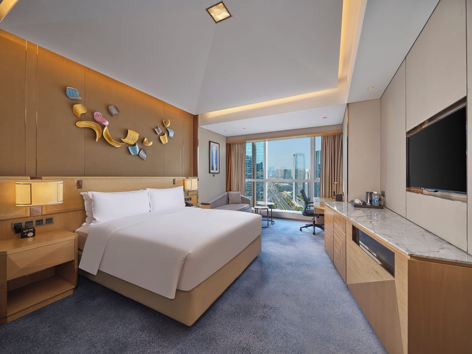 Premium Room, 1 King Bed, Bathtub | Premium bedding, down comforters, memory foam beds, minibar (free items)