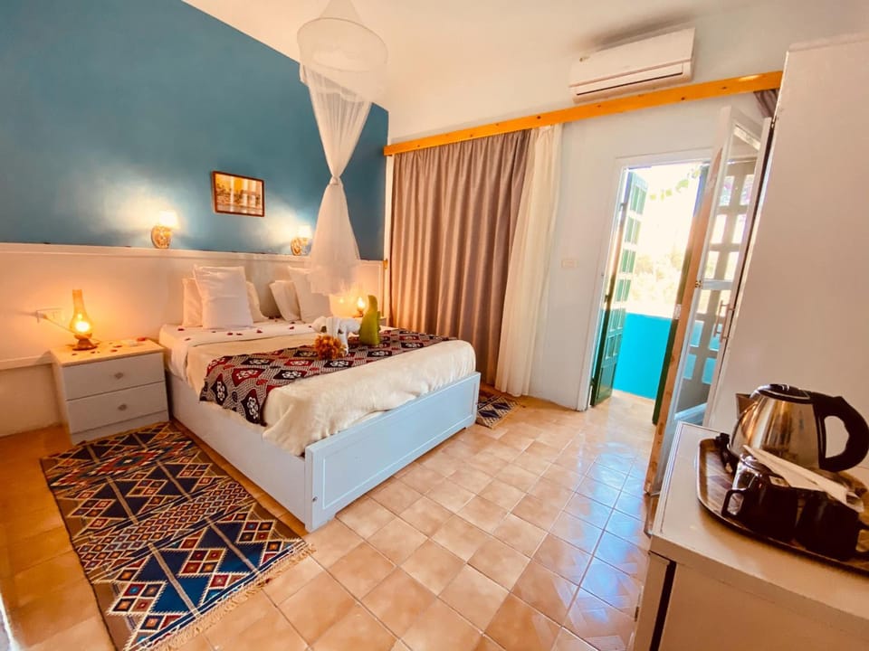Premium bedding, iron/ironing board, free WiFi