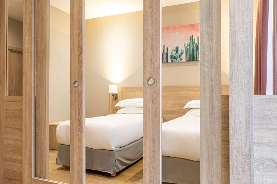 Family Quadruple Room | In-room safe, desk, soundproofing, iron/ironing board