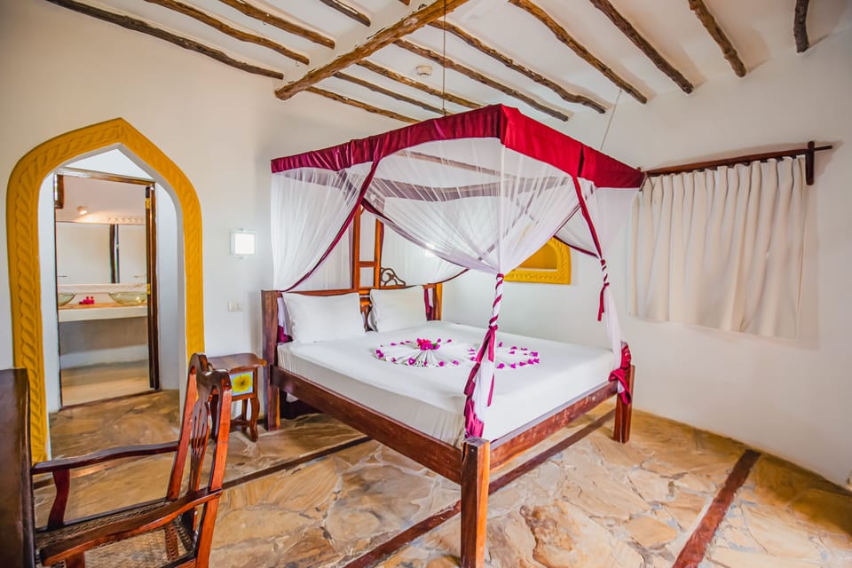 Bungalow | Minibar, in-room safe, desk, free WiFi