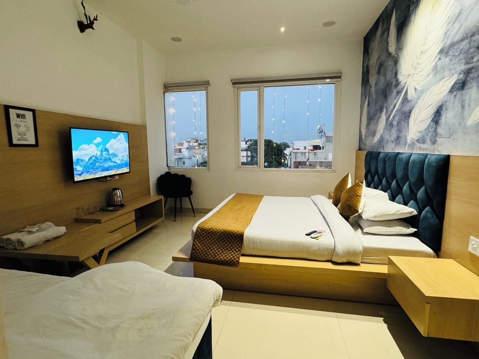 Family Triple Room | Blackout drapes, iron/ironing board, free WiFi, wheelchair access