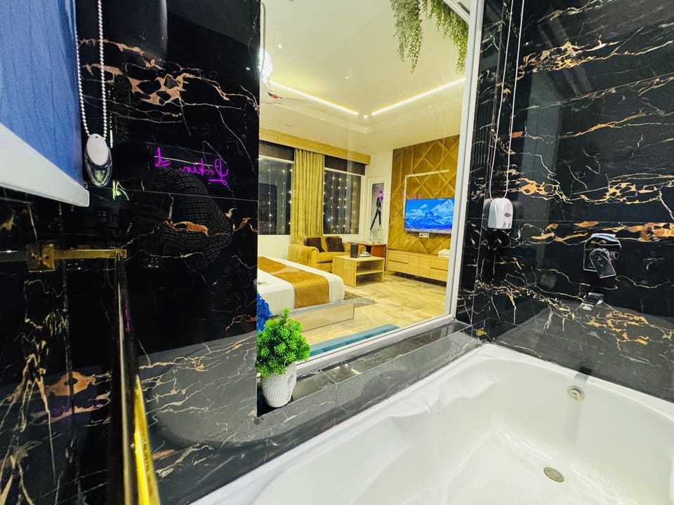 Luxury Room, 1 King Bed, Private Bathroom, City View | Bathroom | Shower, hair dryer, slippers, towels