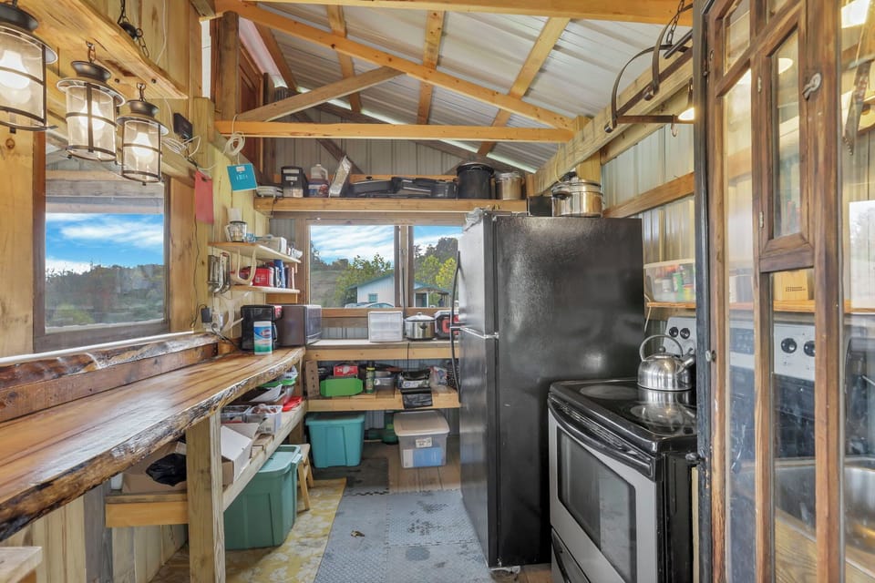 Big Spacious camper | Private kitchen | Full-size fridge, microwave, oven, stovetop
