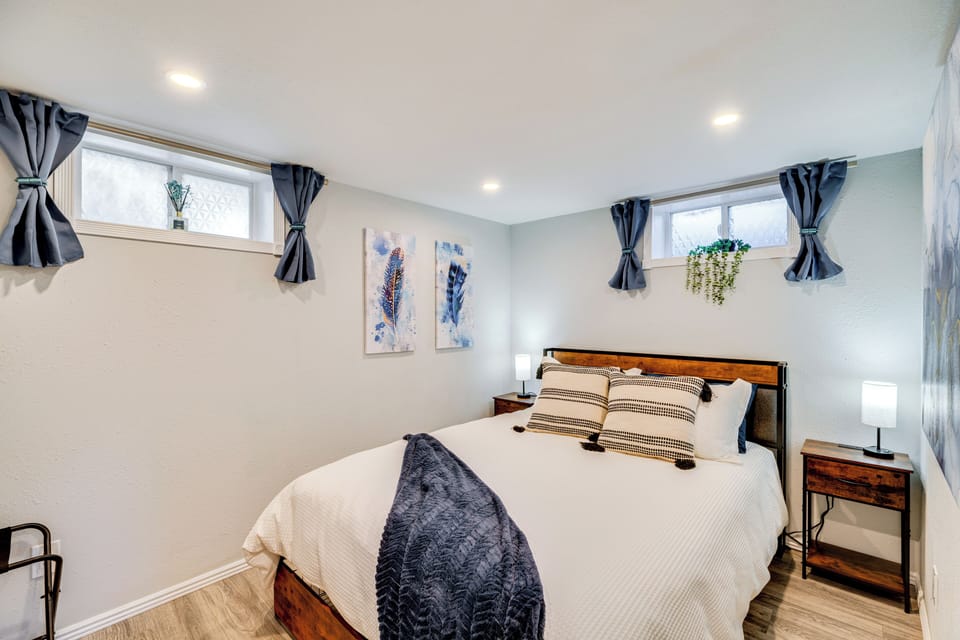 Bedroom 1 | Queen Bed | Smart TV