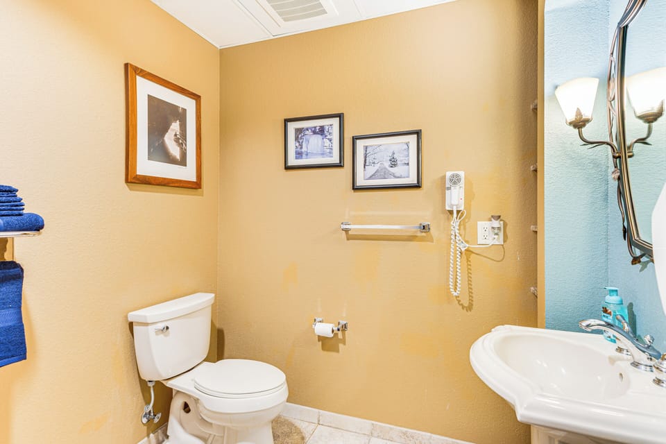 En-Suite Bathroom | Towels Provided