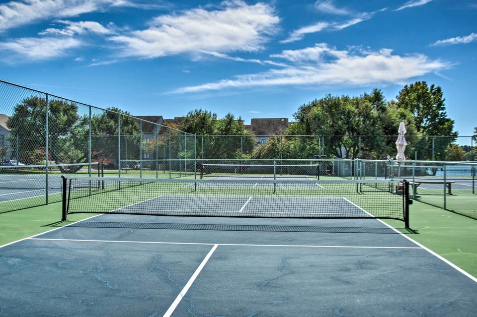 Tennis & Pickleball Courts