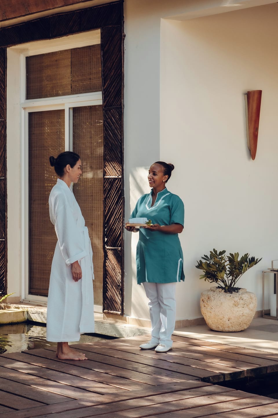 Couples treatment rooms, body treatments, hot stone massages