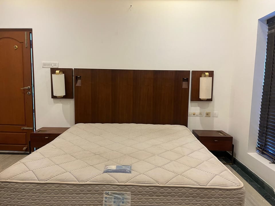 Luxury Double or Twin Room | In-room safe, soundproofing, iron/ironing board, free WiFi