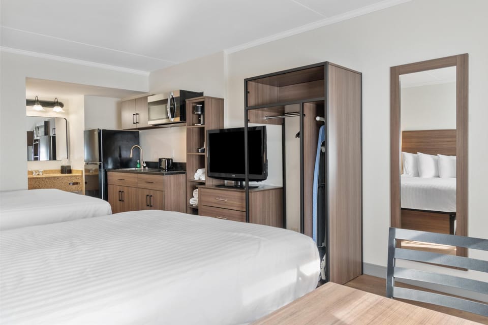 Individually furnished, laptop workspace, iron/ironing board, free WiFi