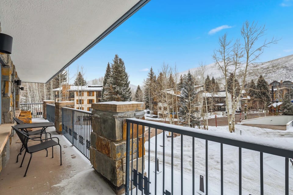 lodgetower-194-6979_54962002049_o