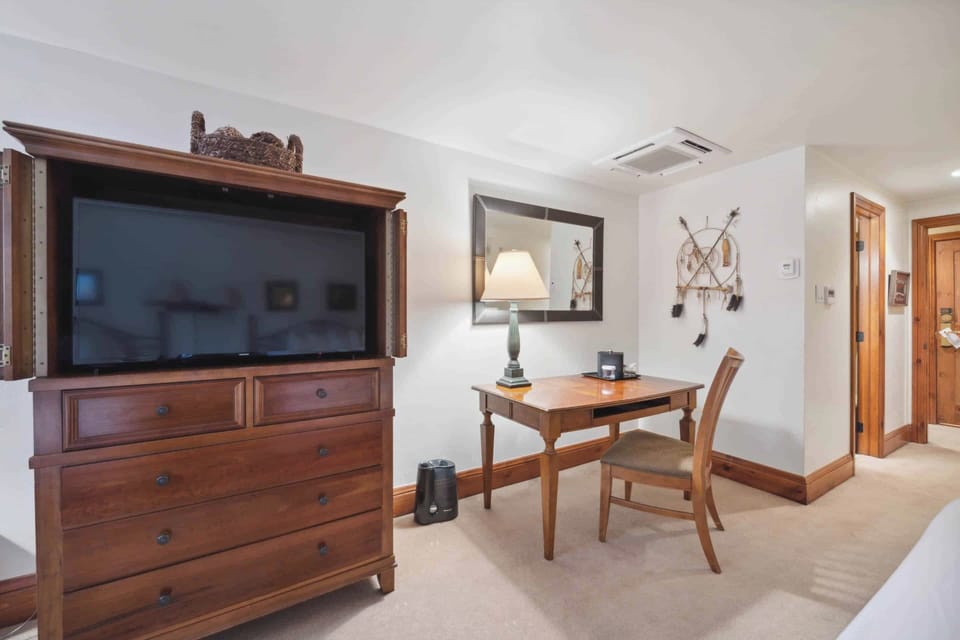 lodgetower-294-8207_53375213693_o