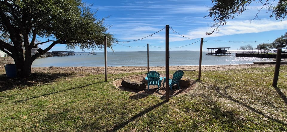 Pleasant mid-morning sun... what a spot to sit and watch the lake.