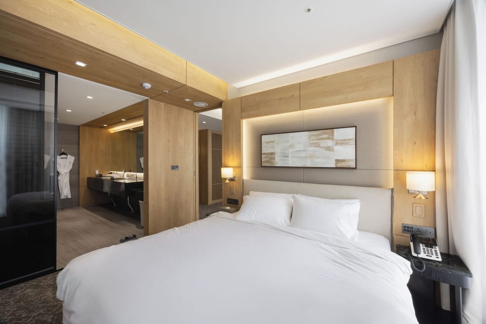 Suite, Golf View | Premium bedding, down comforters, memory foam beds, minibar