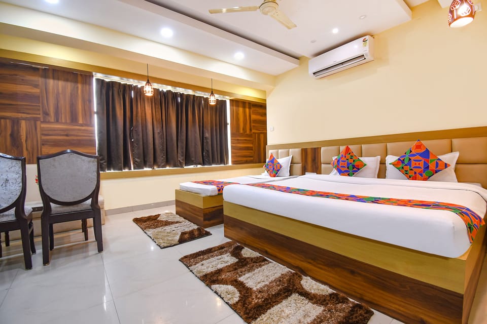 Luxury Suite | Egyptian cotton sheets, premium bedding, in-room safe, WiFi (free)