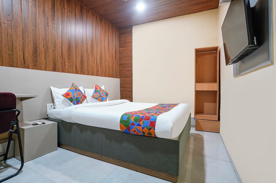 Egyptian cotton sheets, premium bedding, in-room safe, free WiFi