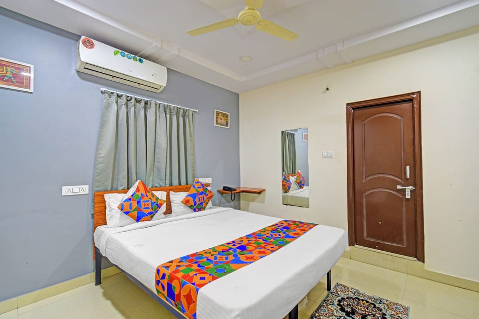 Egyptian cotton sheets, premium bedding, in-room safe, free WiFi