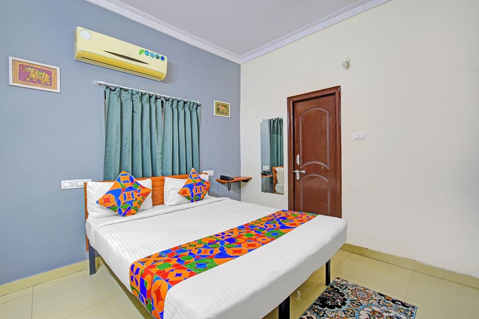 Egyptian cotton sheets, premium bedding, in-room safe, free WiFi