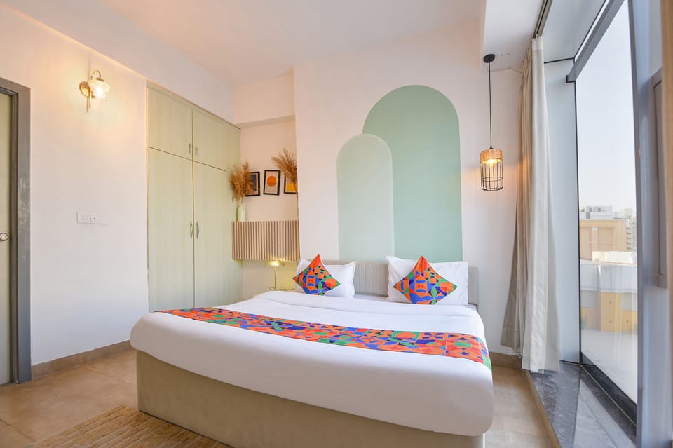 Egyptian cotton sheets, premium bedding, in-room safe, free WiFi