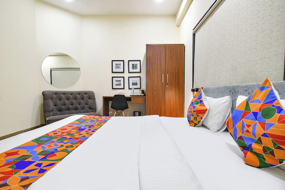 Egyptian cotton sheets, premium bedding, in-room safe, WiFi (free)