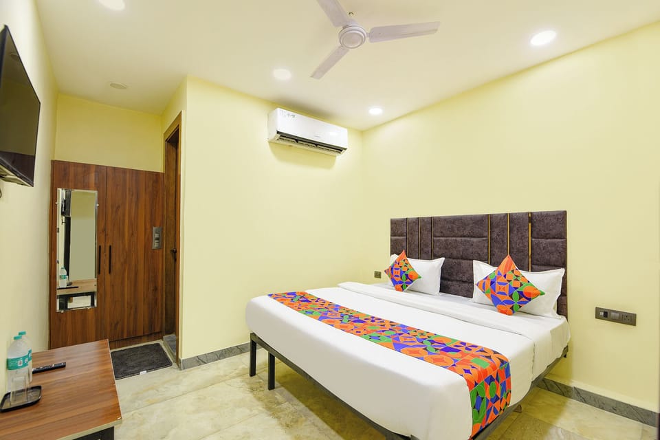 Egyptian cotton sheets, premium bedding, in-room safe, free WiFi
