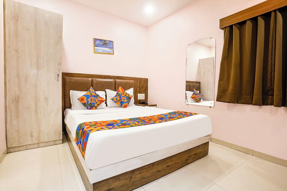 Deluxe Room | Egyptian cotton sheets, premium bedding, in-room safe, soundproofing