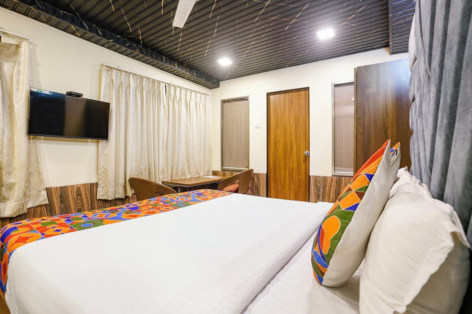Egyptian cotton sheets, premium bedding, in-room safe, free WiFi